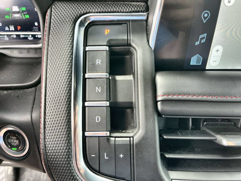 Used 2022 Chevrolet Tahoe RST w/ Luxury Package AWD/4WD image 16