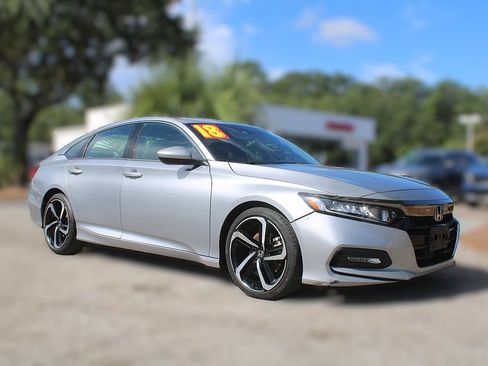 Used 2018 Honda Accord Sport image 5