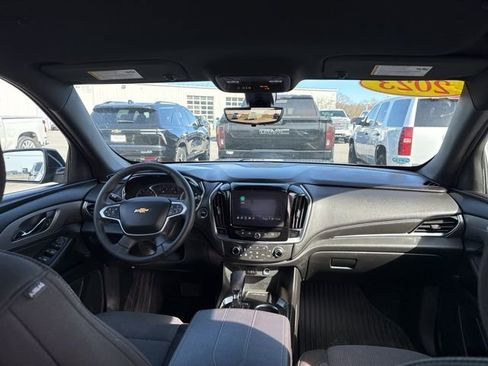 Used 2023 Chevrolet Traverse LT w/ Rear Camera Mirror Package AWD/4WD image 40