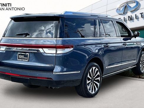 Used 2023 Lincoln Navigator L Reserve AWD/4WD image 2