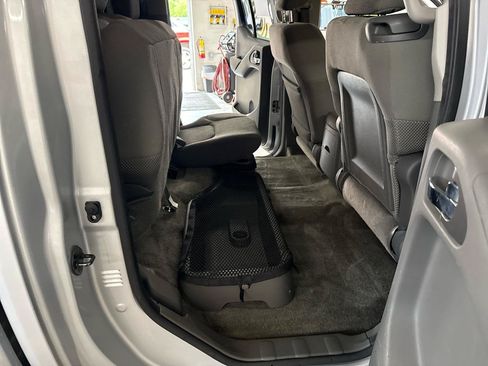 Used 2012 Nissan Frontier SV AWD/4WD image 39