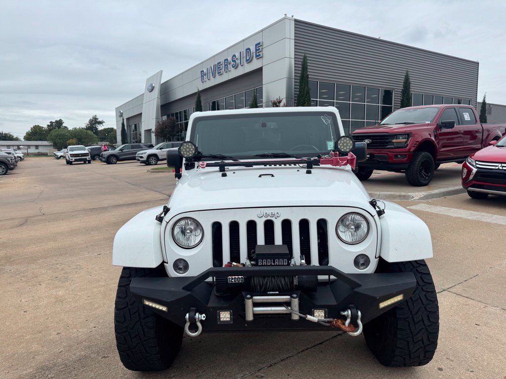 Used 2015 Jeep Wrangler Unlimited Sahara w/ Connectivity Group AWD/4WD image 10