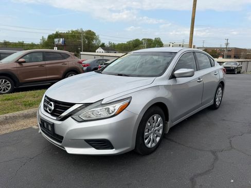 Used 2018 Nissan Altima 2.5 S w/ S Convenience Package image 3