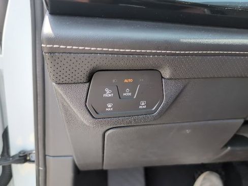 Used 2024 Volkswagen Atlas SE FWD image 21