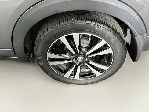 Used 2020 Nissan Kicks SR FWD image 11