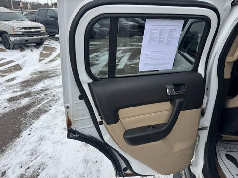 Used 2007 HUMMER H3 Adventure image 13