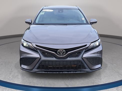 Used 2022 Toyota Camry SE FWD image 2