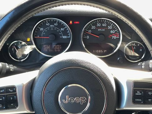 Used 2016 Jeep Wrangler Unlimited Rubicon AWD/4WD image 28