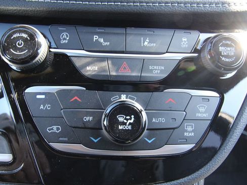 New 2026 Chrysler Pacifica Limited image 28