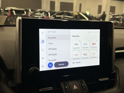 Used 2023 Toyota RAV4 XLE Premium image 19