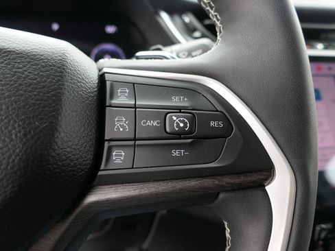 Used 2023 Jeep Grand Cherokee Limited w/ Luxury Tech Group II RWD image 15