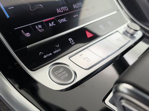 Used 2025 Audi Q8 Premium Plus w/ Premium Plus Package AWD/4WD image 34