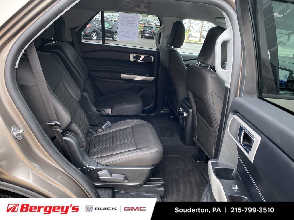 Used 2021 Ford Explorer XLT w/ Class III Trailer Tow Package AWD/4WD image 30