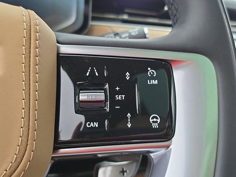 New 2026 Land Rover Range Rover SE image 18