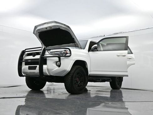 Used 2018 Toyota 4Runner SR5 image 31