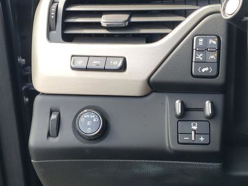 Used 2020 GMC Yukon Denali w/ Denali Premium Package image 47