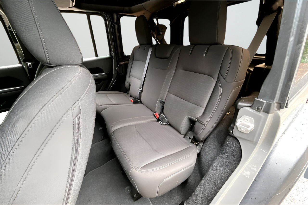 Used 2021 Jeep Wrangler Unlimited Sport AWD/4WD image 18
