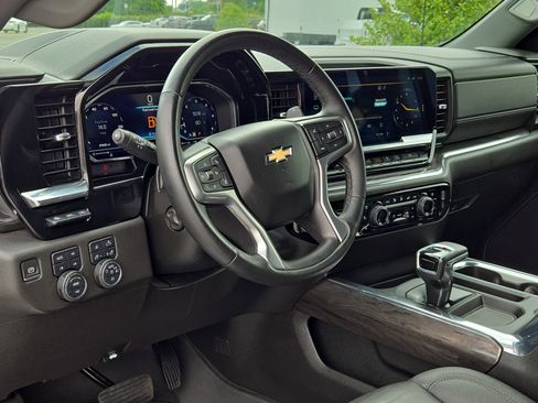 Used 2023 Chevrolet Silverado 1500 LTZ w/ LTZ Premium Package AWD/4WD image 17
