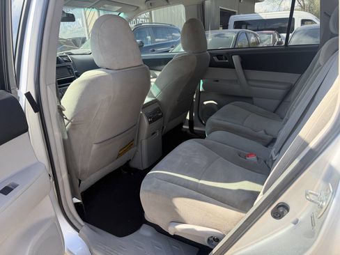 Used 2013 Toyota Highlander Plus AWD/4WD image 18