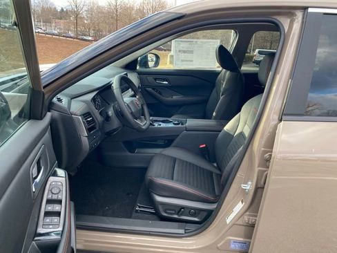 New 2025 Nissan Rogue SV image 15