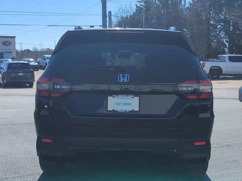 New 2026 Honda Pilot Sport image 4