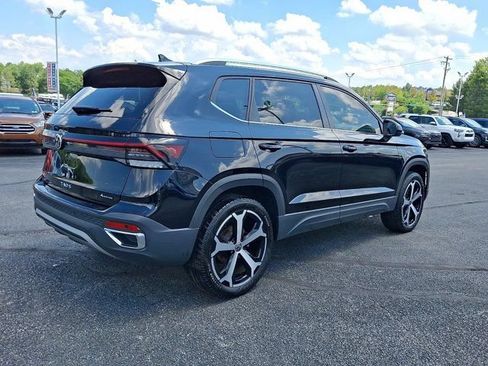 Used 2025 Volkswagen Taos SEL AWD/4WD image 8