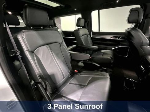 Used 2024 Jeep Wagoneer Series II AWD/4WD image 34