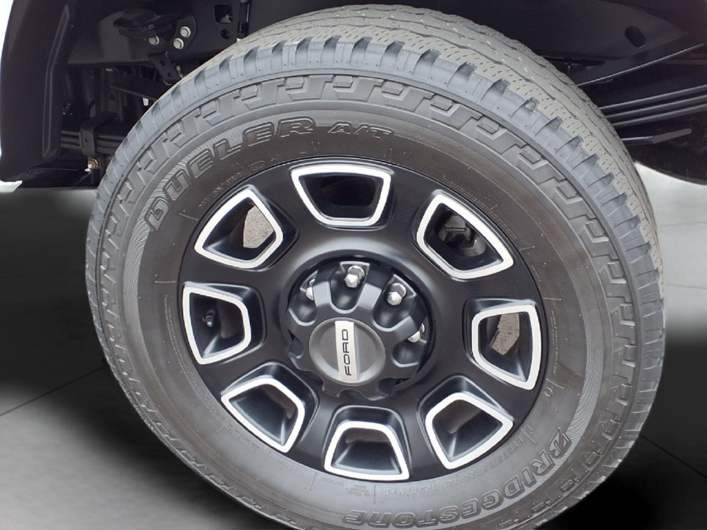 Used 2024 Ford F350 Platinum w/ FX4 Off-Road Package AWD/4WD image 8