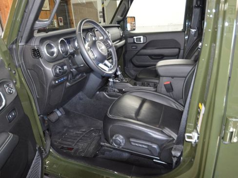 Used 2023 Jeep Wrangler Unlimited Sahara w/ Cold Weather Group image 26