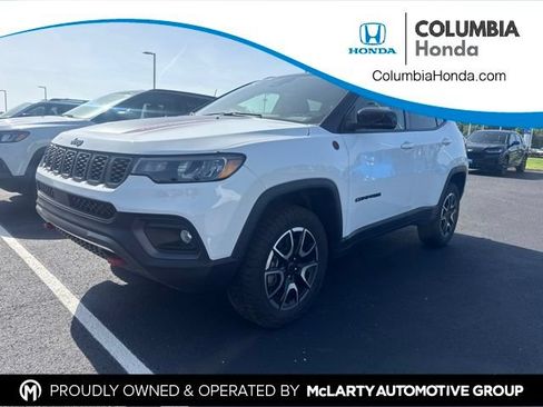 Used 2025 Jeep Compass Trailhawk AWD/4WD image 1