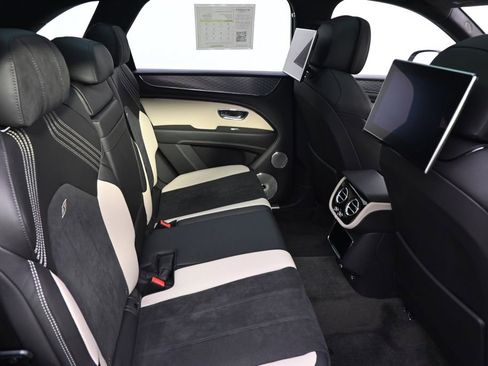 Used 2022 Bentley Bentayga AWD/4WD image 19