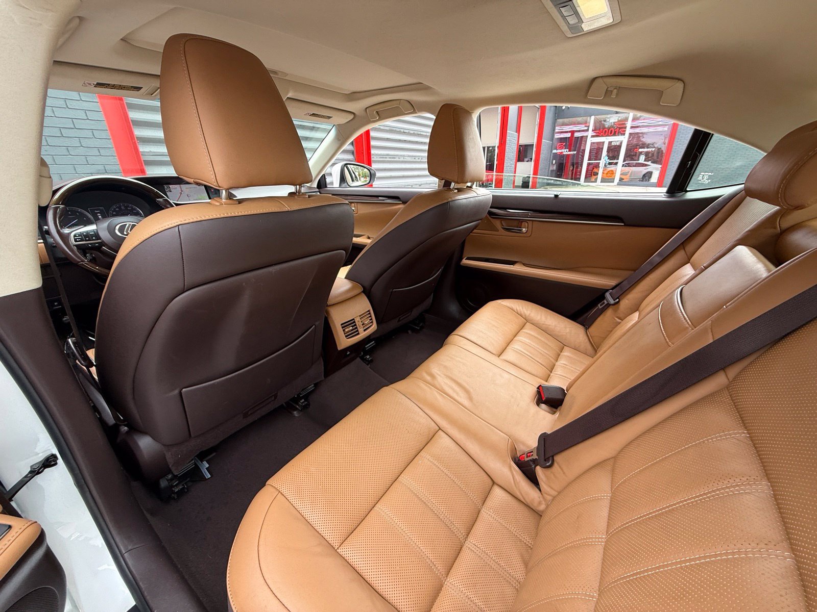 Used 2016 Lexus ES 300h w/ Ultra Luxury Package FWD image 21