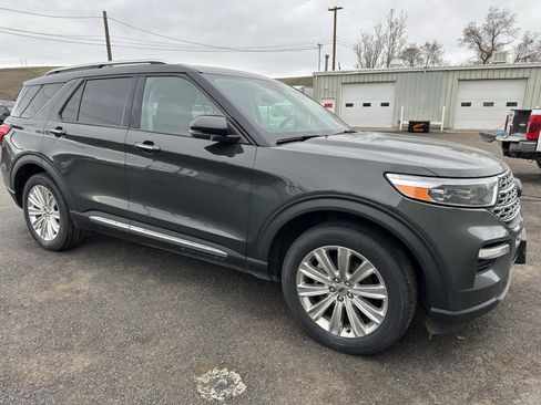 Used 2022 Ford Explorer Limited w/ Equipment Group 301A image 2