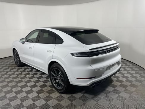 Used 2025 Porsche Cayenne Coupe AWD/4WD image 3