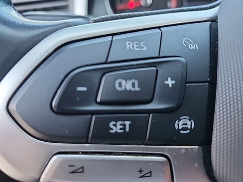 Used 2021 Volkswagen Atlas SE image 25