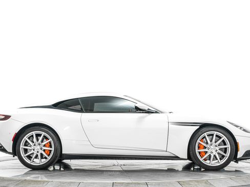 Used 2018 Aston Martin DB11 Coupe RWD image 43