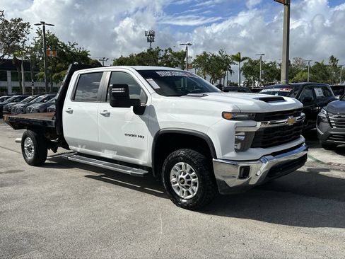 Used 2024 Chevrolet Silverado 2500 LT w/ Convenience Package AWD/4WD image 2