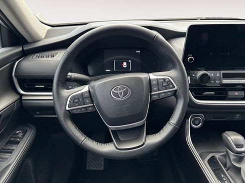 Used 2025 Toyota Grand Highlander XLE image 12