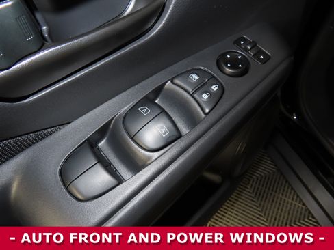 Certified 2025 Nissan Kicks Play S image 7