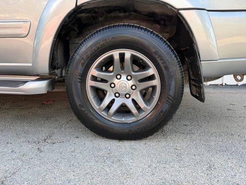 Used 2004 Toyota Sequoia SR5 AWD/4WD image 10