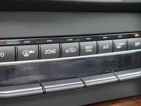 Used 2014 Mercedes-Benz E 350 4MATIC Sedan image 9