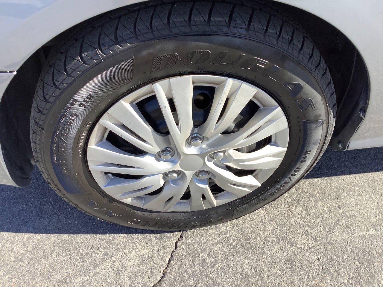 Used 2010 Hyundai Elantra GLS FWD image 19