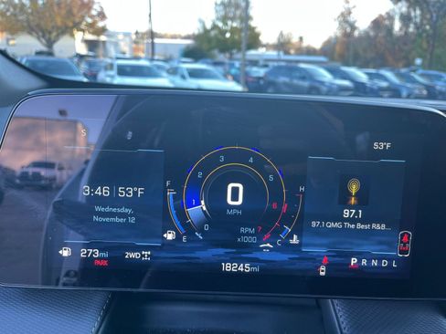 Used 2025 Chevrolet Equinox LT image 36