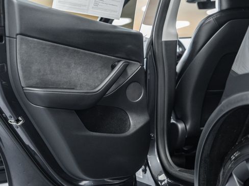 Used 2024 Tesla Model Y Long Range image 40