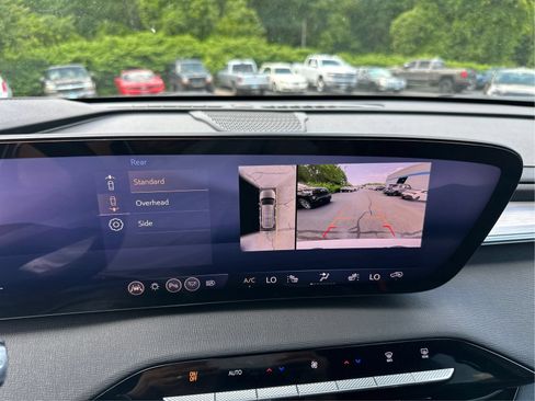 Used 2025 Buick Enclave Preferred AWD/4WD image 15
