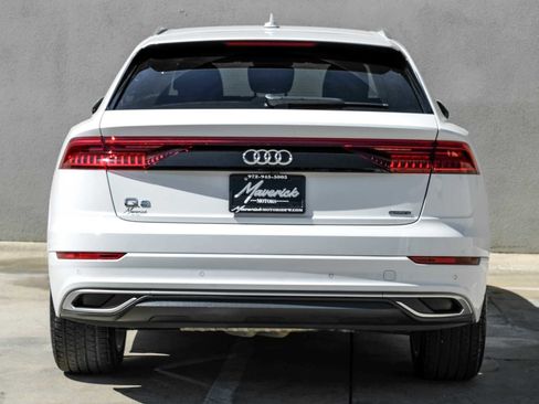 Used 2022 Audi Q8 Premium image 10