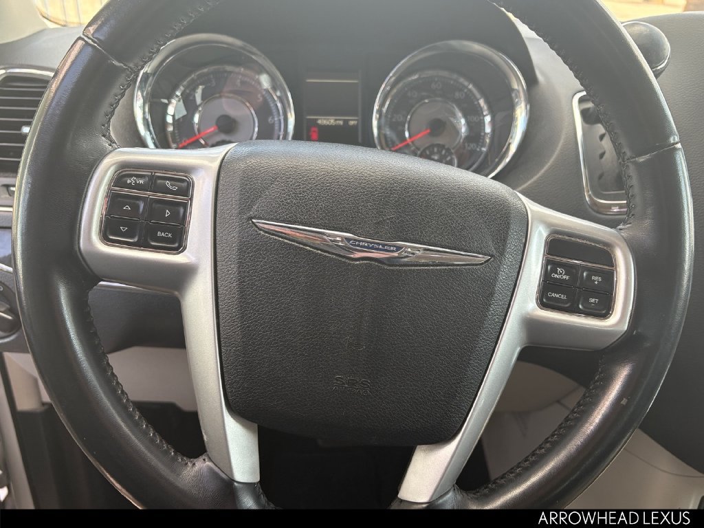 Used 2016 Chrysler Town & Country Touring FWD image 11