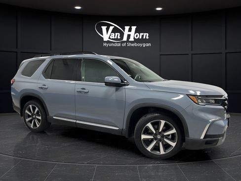 Used 2024 Honda Pilot Touring image 1