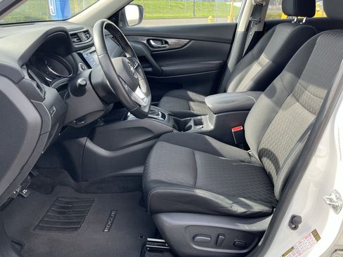 Used 2017 Nissan Rogue SV image 10