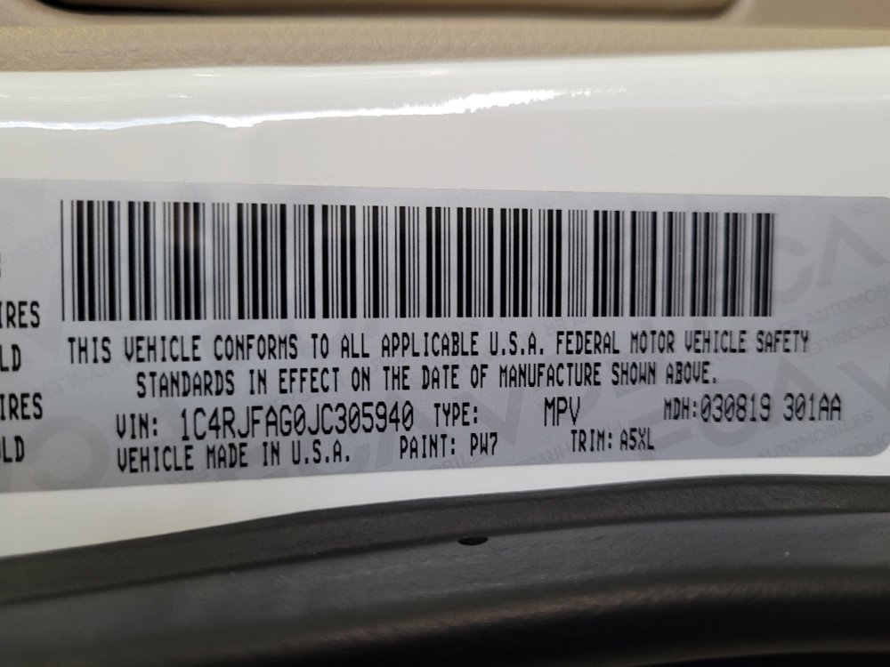 Used 2018 Jeep Grand Cherokee Laredo AWD/4WD image 33
